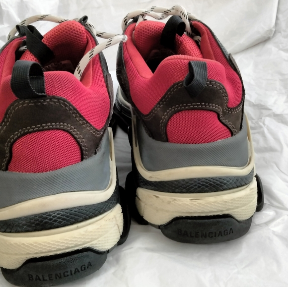 Balenciaga Triple S for Men Size 8 Authentic - Picture 4 of 16